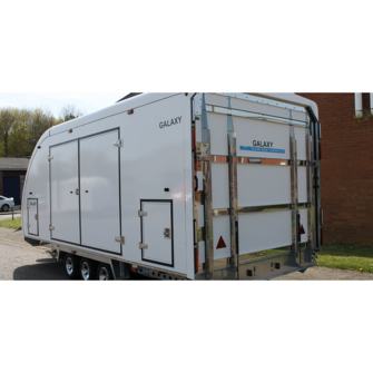Woodford Galaxy - Lukket trailer - 3.500 kg - Lang, smal model - 3 aksler